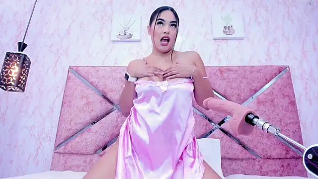 HOT EMIILY  online show from October 26, 11:49 am