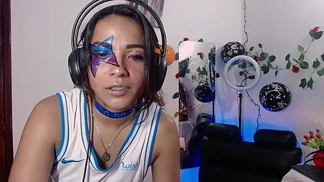 Snapshot of Dakota_ro chatting on October 27, 7:51 pm Dakota ro online show from October 27, 7:51 pm