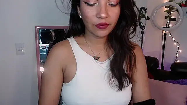 Snapshot of Dakota_ro chatting on November 11, 8:20 pm Dakota ro online show from November 11, 8:20 pm