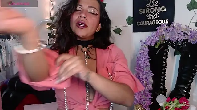 Snapshot of Dakota_ro chatting on November 12, 8:19 pm Dakota ro online show from November 12, 8:19 pm