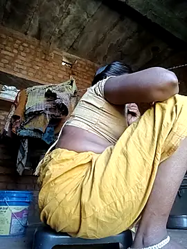 Snapshot of cute_diya_12 chatting on April 13, 5:35 am cute diya 12 online show from April 13, 5:35 am