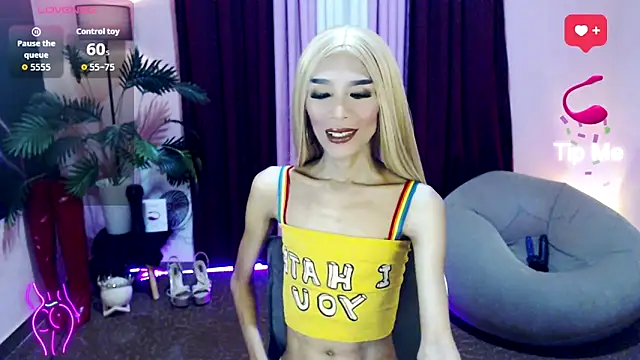 Snapshot of itsmeMonicaloove69 chatting on September 10, 1:05 am itsmeMonicaloove69 online show from September 10, 1:05 am