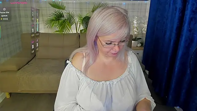 Hella Fabel online show from February 4, 1:11 am