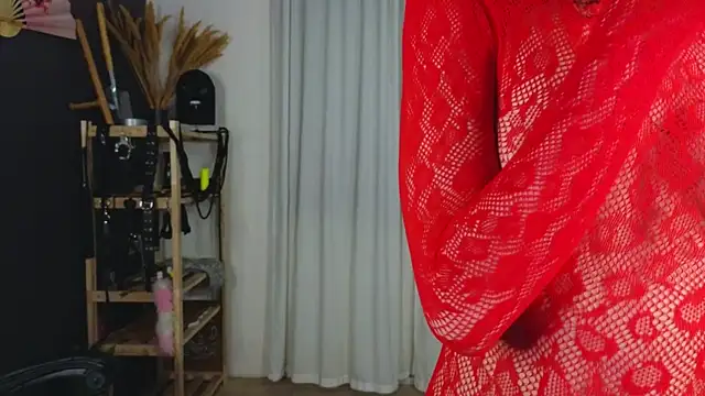 laracroftmansion online show from April 13, 6:13 pm