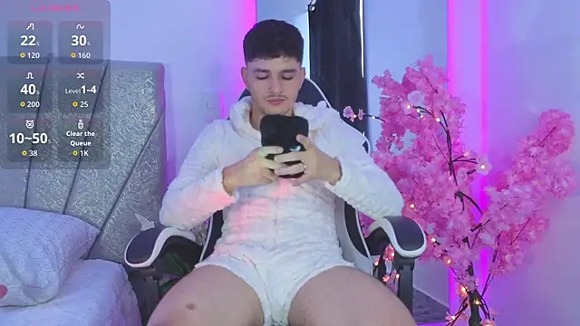 LiamMuller online show from April 20, 10:00 pm