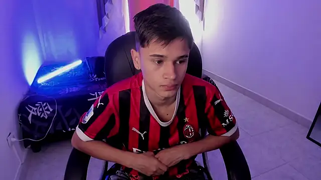 Aron Boyy online show from December 19, 8:05 pm