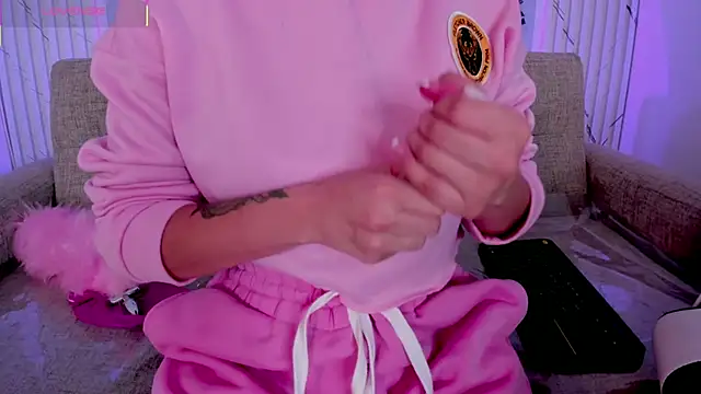 chloegils  online show from October 17, 2:30 pm