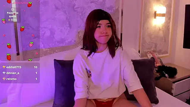 Snapshot of doll_eyees_ chatting on November 15, 2:35 pm doll eyees online show from November 15, 2:35 pm