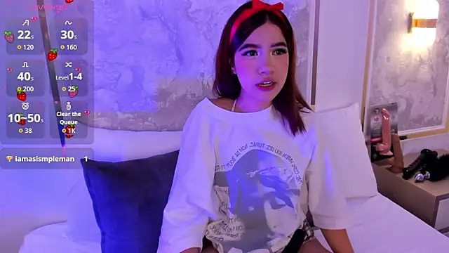 Snapshot of doll_eyees_ chatting on November 22, 2:43 am doll eyees online show from November 22, 2:43 am