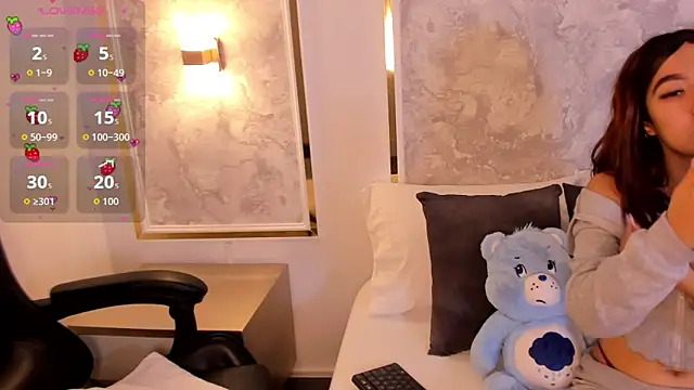 Snapshot of doll_eyees_ chatting on December 5, 2:20 am doll eyees online show from December 5, 2:20 am