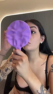 Snapshot of AliceRitter chatting on December 18, 5:19 pm AliceRitter online show from December 18, 5:19 pm