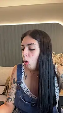 Snapshot of AliceRitter chatting on December 19, 5:31 pm AliceRitter online show from December 19, 5:31 pm