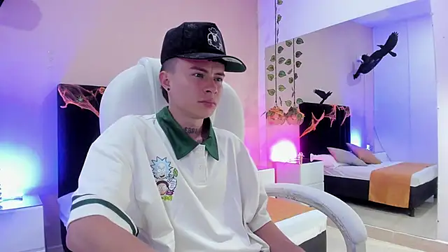 Snapshot of Nascary_Fox chatting on October 11, 8:18 pm Nascary Fox online show from October 11, 8:18 pm