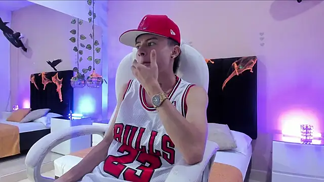 Snapshot of Nascary_Fox chatting on October 23, 8:07 pm Nascary Fox online show from October 23, 8:07 pm