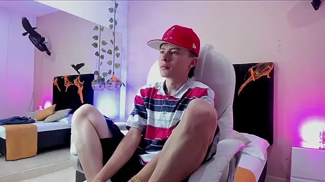 Snapshot of Nascary_Fox chatting on October 24, 7:32 pm Nascary Fox online show from October 24, 7:32 pm