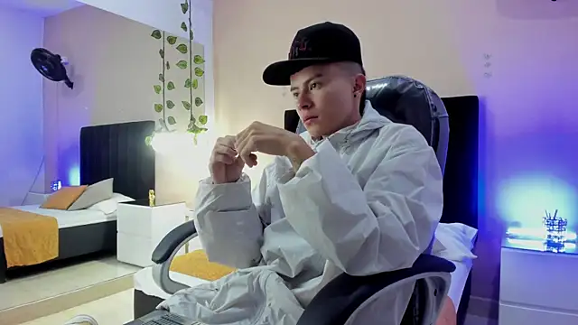 Snapshot of Nascary_Fox chatting on November 2, 12:51 pm Nascary Fox online show from November 2, 12:51 pm