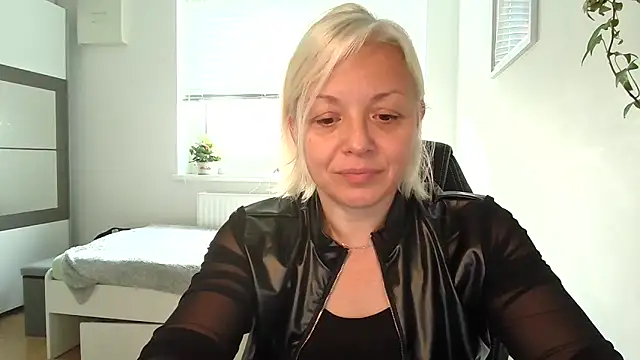 Linsy Kim online show from October 21, 6:58 am