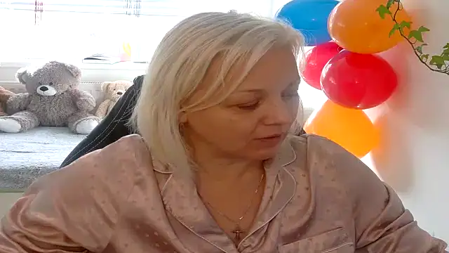 Linsy Kim online show from December 18, 10:43 am