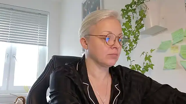 Linsy Kim online show from March 1, 8:38 am