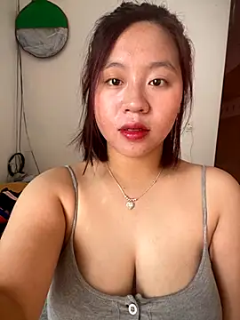 Snapshot of maianhcute chatting on October 28, 1:20 am maianhcute online show from October 28, 1:20 am