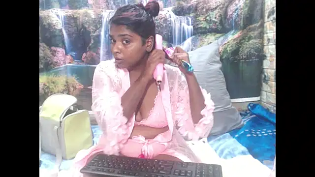 Snapshot of indianmystica694u chatting on October 13, 8:58 am indianmystica694u online show from October 13, 8:58 am