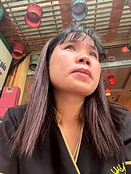 Snapshot of Ngoc-bbi chatting on September 13, 6:46 am Ngoc-bbi online show from September 13, 6:46 am