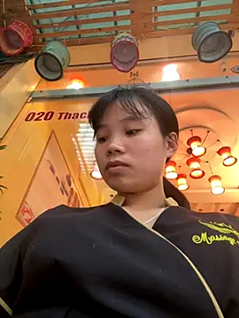 Snapshot of Ngoc-bbi chatting on September 28, 5:02 am Ngoc-bbi online show from September 28, 5:02 am