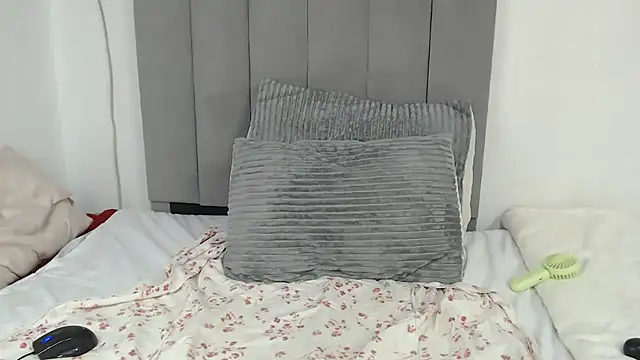 Snapshot of Sexy_melanin17 chatting on October 16, 4:35 am Sexy melanin17 online show from October 16, 4:35 am