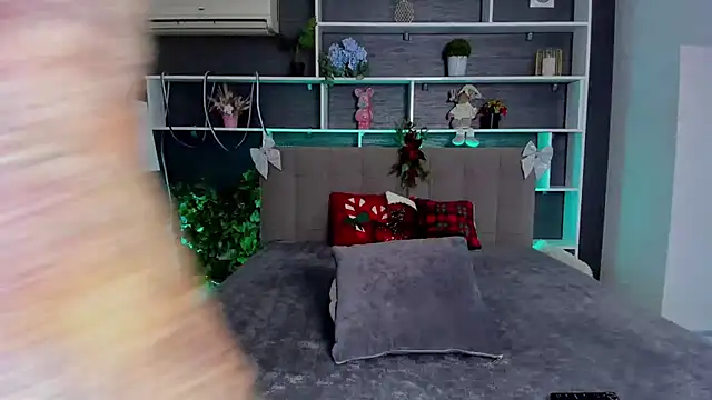 Snapshot of SabrinaSharm chatting on December 18, 1:06 pm SabrinaSharm online show from December 18, 1:06 pm