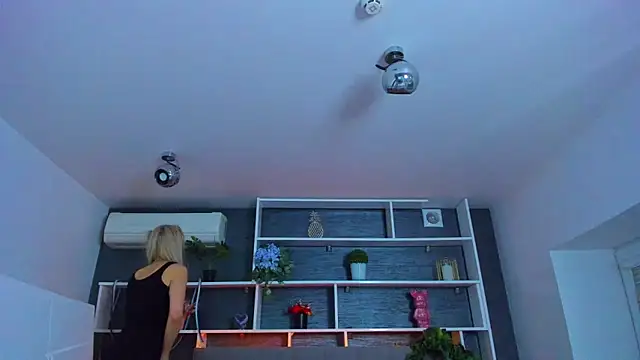 Snapshot of SabrinaSharm chatting on February 28, 6:31 pm SabrinaSharm online show from February 28, 6:31 pm