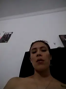 Snapshot of dulcelatin21 chatting on November 10, 4:33 am dulcelatin21 online show from November 10, 4:33 am