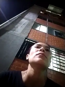 Snapshot of dulcelatin21 chatting on December 2, 2:06 am dulcelatin21 online show from December 2, 2:06 am