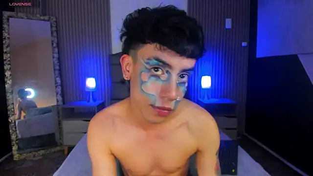 Snapshot of aaronjames1 chatting on September 12, 9:04 pm aaronjames1 online show from September 12, 9:04 pm