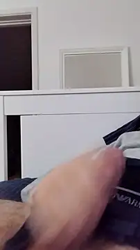 Snapshot of NewJoiner chatting on November 10, 8:41 pm NewJoiner online show from November 10, 8:41 pm