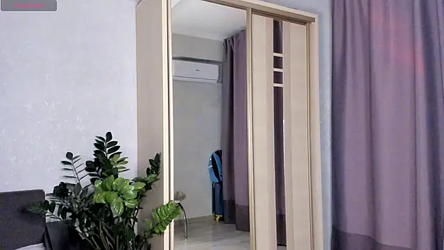 Snapshot of SaraShine_ chatting on October 14, 7:58 pm SaraShine online show from October 14, 7:58 pm