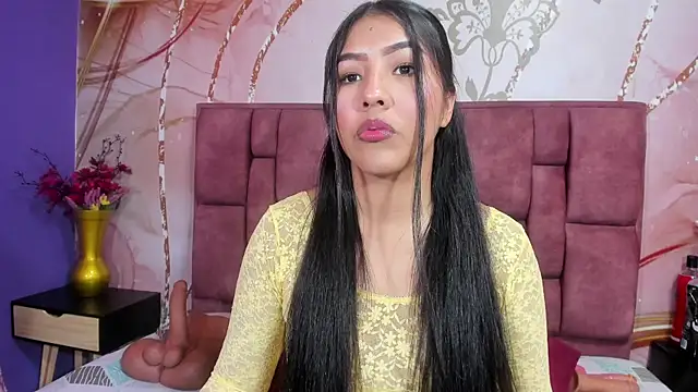 Snapshot of luna_maisonn chatting on December 13, 8:25 pm luna maisonn online show from December 13, 8:25 pm