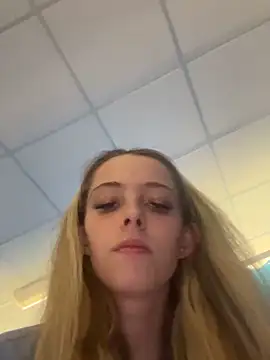 Snapshot of Angelloverxo chatting on November 7, 9:59 pm Angelloverxo online show from November 7, 9:59 pm