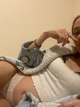 Snapshot of Angelloverxo chatting on December 4, 12:31 am Angelloverxo online show from December 4, 12:31 am