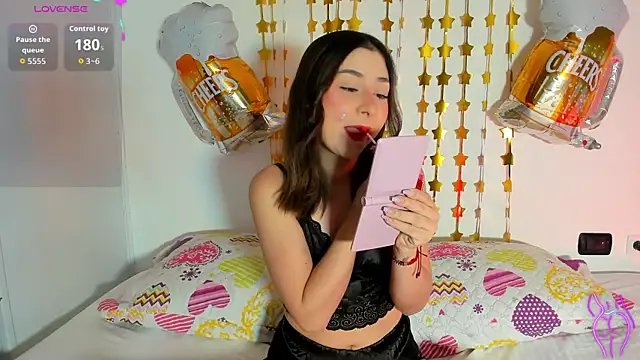 Snapshot of MilenaCrown chatting on October 5, 8:18 pm MilenaCrown online show from October 5, 8:18 pm