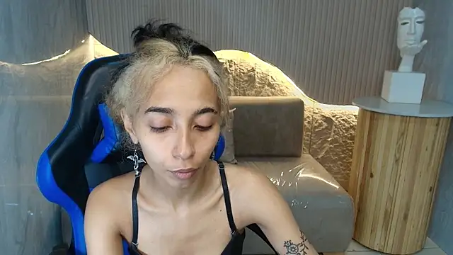 Snapshot of Agnis_ink_r chatting on October 21, 12:50 pm Agnis ink r online show from October 21, 12:50 pm