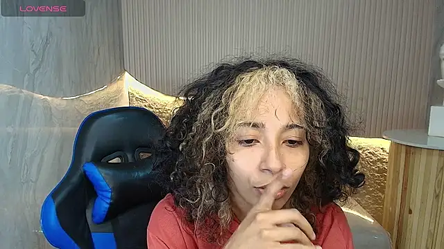 Snapshot of Agnis_ink_r chatting on November 8, 1:22 pm Agnis ink r online show from November 8, 1:22 pm