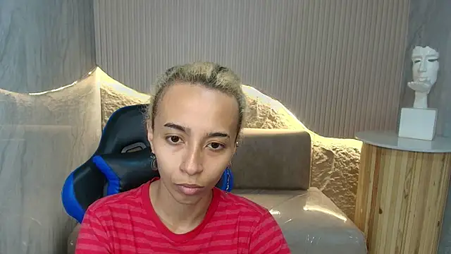 Snapshot of Agnis_ink_r chatting on November 13, 12:59 pm Agnis ink r online show from November 13, 12:59 pm