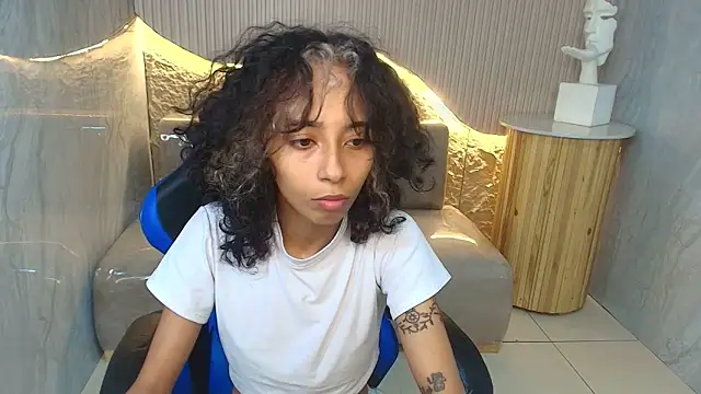 Snapshot of Agnis_ink_r chatting on November 27, 1:24 pm Agnis ink r online show from November 27, 1:24 pm