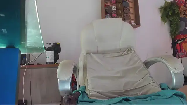 Snapshot of mila_dash chatting on October 15, 1:22 pm mila dash online show from October 15, 1:22 pm