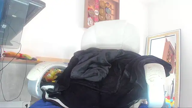 Snapshot of mila_dash chatting on November 27, 11:23 am mila dash online show from November 27, 11:23 am