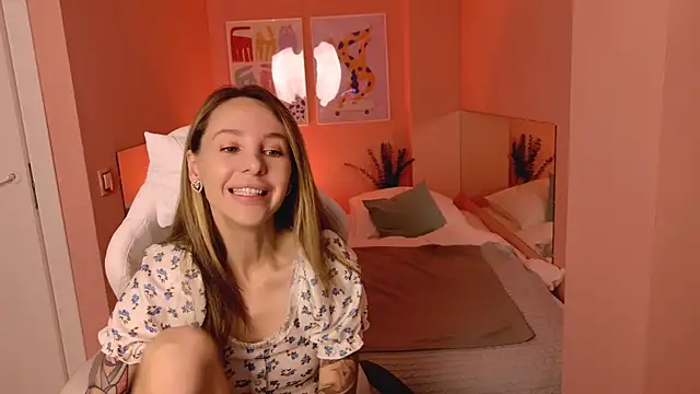 Snapshot of MiaGraham1 chatting on October 19, 5:13 pm MiaGraham1 online show from October 19, 5:13 pm