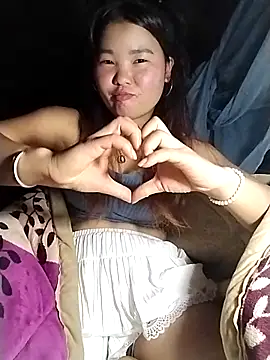 lylylove online show from March 24, 4:45 pm