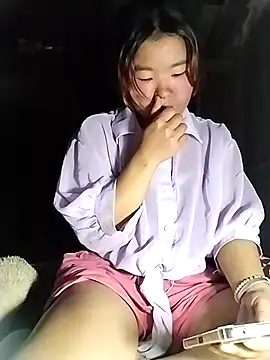 lylylove online show from April 7, 2:01 am