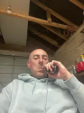 Richmcgee online show from April 1, 7:44 pm