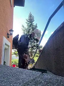 Snapshot of strmec chatting on October 1, 8:20 am strmec online show from October 1, 8:20 am